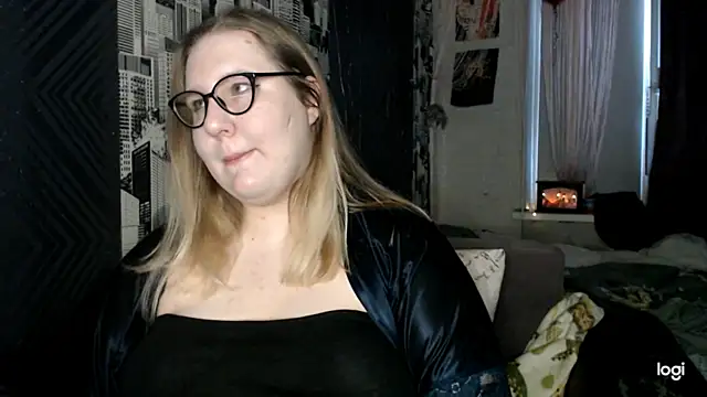 Snapshot of SecretGoddesss chatting on November 14, 2025, 11:03 am SecretGoddesss online show from November 14, 2025, 11:03 am