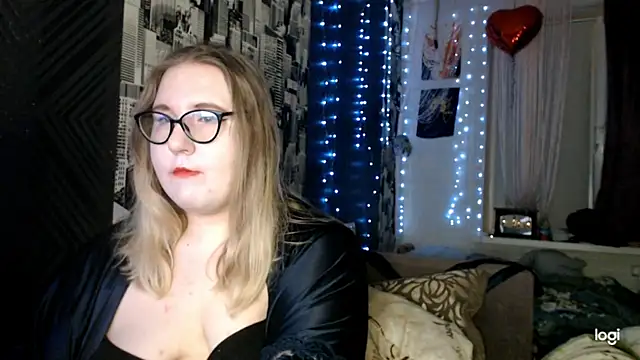 Snapshot of SecretGoddesss chatting on November 16, 2025, 6:45 pm SecretGoddesss online show from November 16, 2025, 6:45 pm