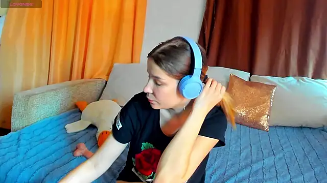 Eva purrr  online show from November 20, 2025, 8:48 am