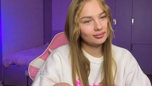 Snapshot of Lunar_Flare chatting on November 9, 2025, 2:54 pm Lunar Flare online show from November 9, 2025, 2:54 pm