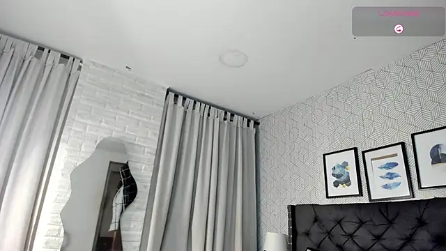 Snapshot of valentina__desire chatting on March 28, 2026, 12:28 pm valentina desire online show from March 28, 2026, 12:28 pm