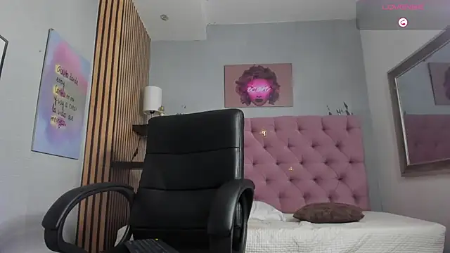 Snapshot of valentina__desire chatting on April 1, 2026, 12:28 pm valentina desire online show from April 1, 2026, 12:28 pm