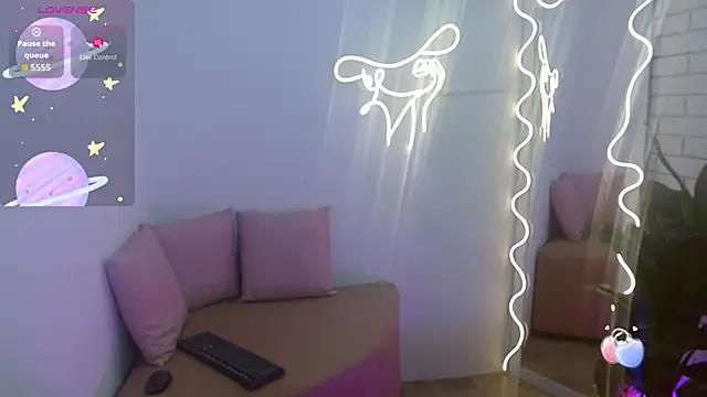 PEACHY TAY online show from November 10, 2025, 11:37 am