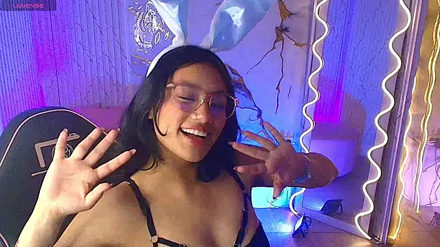 Snapshot of PEACHY_TAY chatting on April 14, 2026, 11:37 am PEACHY TAY online show from April 14, 2026, 11:37 am