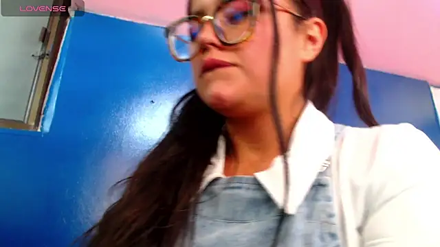 Snapshot of lucy23__ chatting on November 4, 2025, 2:43 pm lucy23 online show from November 4, 2025, 2:43 pm