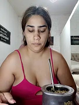 nahiarabiel33 online show from February 11, 2026, 2:28 pm