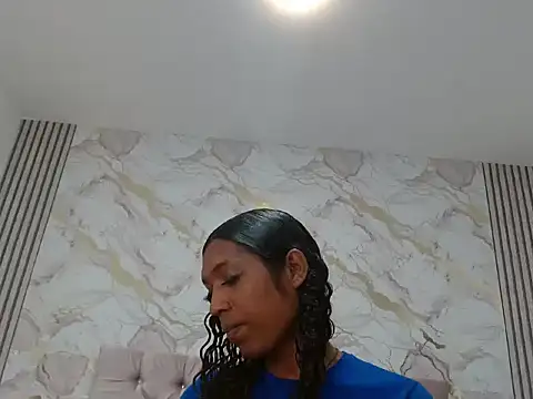 MiaCoock online show from December 17, 2025, 2:11 pm