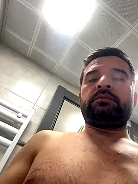 NiktirGit31 online show from December 15, 2025, 11:31 pm