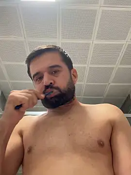 NiktirGit31 online show from November 6, 2025, 1:59 pm