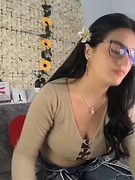 Lorenaa1 online show from May 22, 2026, 9:02 pm