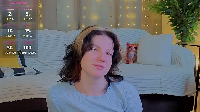 Snapshot of LatinaHuguenin chatting on February 3, 2026, 7:02 am LatinaHuguenin online show from February 3, 2026, 7:02 am