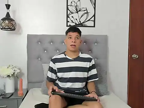 Snapshot of LucaDave_1 chatting on November 11, 2025, 6:25 pm LucaDave 1 online show from November 11, 2025, 6:25 pm