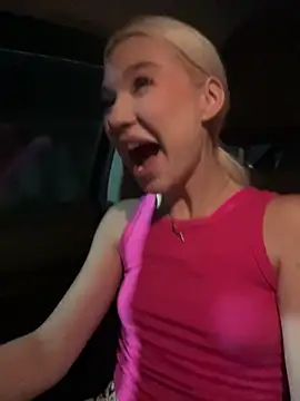 Snapshot of Kiss_Aurora chatting on November 17, 2025, 6:34 pm Kiss Aurora online show from November 17, 2025, 6:34 pm