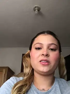 Snapshot of emily_blaker chatting on November 6, 2025, 8:24 pm emily blaker online show from November 6, 2025, 8:24 pm