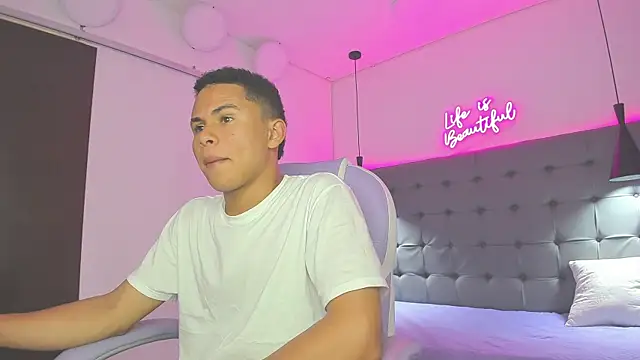 Snapshot of Liams18 chatting on November 23, 2025, 3:05 am Liams18 online show from November 23, 2025, 3:05 am