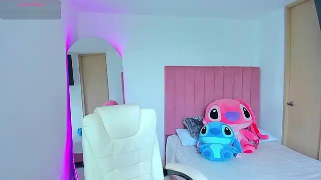 Janettcruz online show from March 28, 2026, 7:04 pm