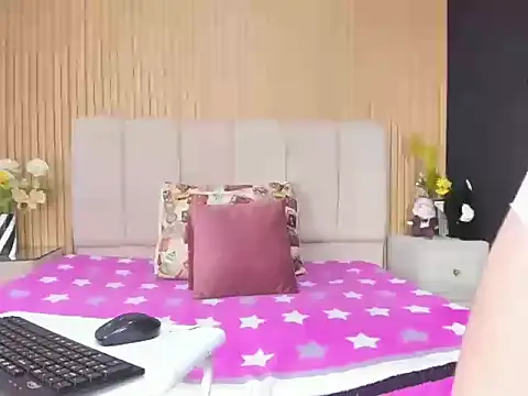 Snapshot of CandiCherry chatting on November 15, 2025, 2:54 pm CandiCherry online show from November 15, 2025, 2:54 pm