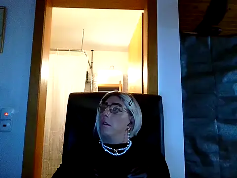 AgnesCross39 online show from November 14, 2025, 8:07 am