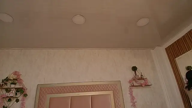 Snapshot of Madhison_5 chatting on February 13, 2026, 12:27 pm Madhison 5 online show from February 13, 2026, 12:27 pm