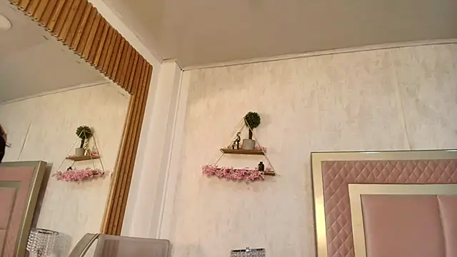 Snapshot of Madhison_5 chatting on February 26, 2026, 12:05 pm Madhison 5 online show from February 26, 2026, 12:05 pm