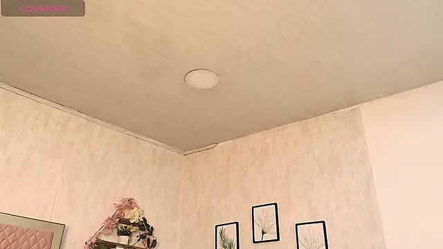 Snapshot of Madhison_5 chatting on February 21, 2026, 12:07 pm Madhison 5 online show from February 21, 2026, 12:07 pm