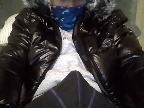 Snapshot of peluche374 chatting on April 16, 2026, 4:35 am peluche374 online show from April 16, 2026, 4:35 am