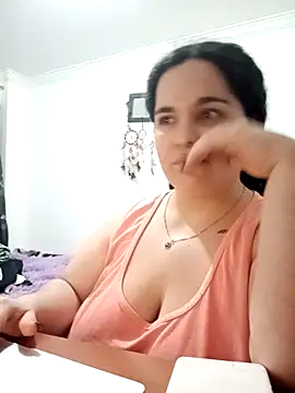 Snapshot of Reichel05_ chatting on March 5, 2026, 5:37 am Reichel05 online show from March 5, 2026, 5:37 am