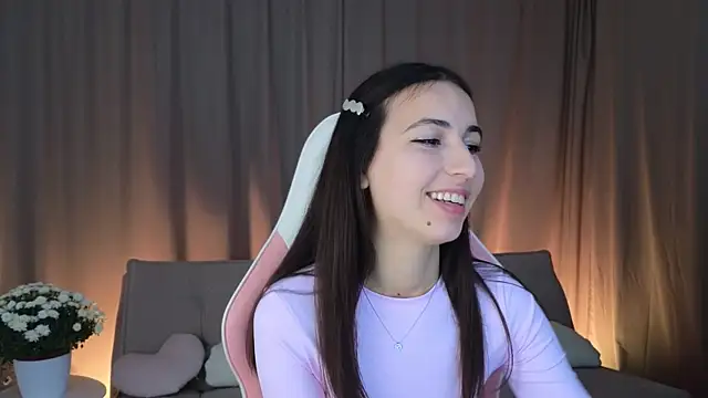 Snapshot of LeslieStein chatting on November 6, 2025, 1:15 pm LeslieStein online show from November 6, 2025, 1:15 pm