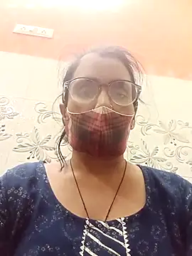 sanjana077 online show from November 6, 2025, 11:58 am