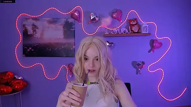 mia starrr  online show from February 22, 2026, 7:59 pm