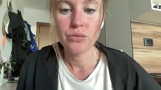 Ameli8 online show from November 12, 2025, 11:47 am