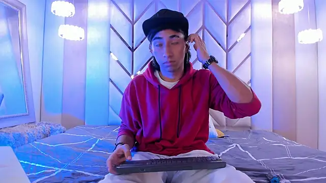 Austin Santos  online show from November 6, 2025, 12:09 pm