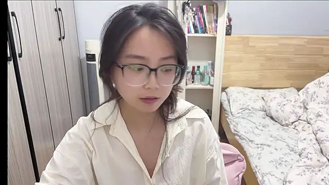 Snapshot of Hmm_0303 chatting on February 26, 2026, 3:34 pm Hmm 0303 online show from February 26, 2026, 3:34 pm