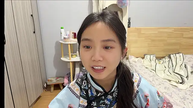 Snapshot of Hmm_0303 chatting on February 8, 2026, 2:59 pm Hmm 0303 online show from February 8, 2026, 2:59 pm