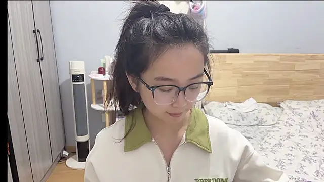 Snapshot of Hmm_0303 chatting on February 23, 2026, 4:40 pm Hmm 0303 online show from February 23, 2026, 4:40 pm