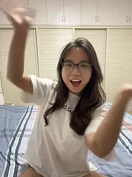 Snapshot of Hmm_0303 chatting on February 12, 2026, 3:45 pm Hmm 0303 online show from February 12, 2026, 3:45 pm