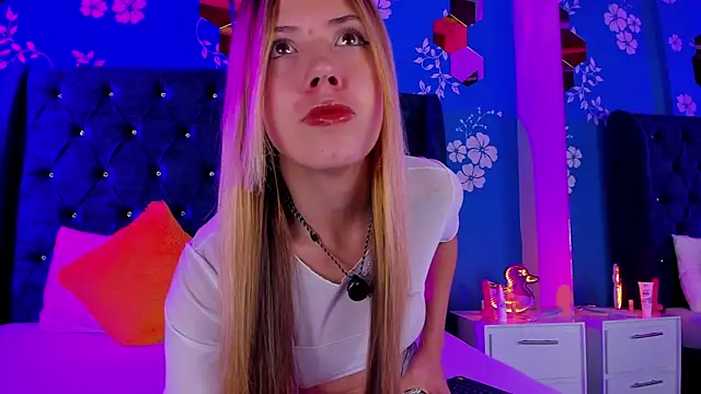 Snapshot of violet_smith2 chatting on November 10, 2025, 12:21 pm violet smith2 online show from November 10, 2025, 12:21 pm