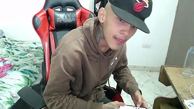 thebesthot online show from November 29, 2025, 6:13 am