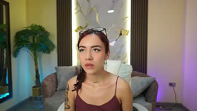 TessaaFox online show from December 2, 2025, 11:34 am