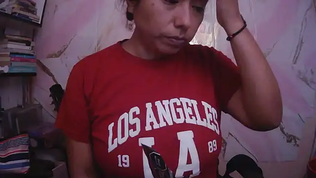 Snapshot of Zulreyna chatting on January 16, 2026, 3:32 am Zulreyna online show from January 16, 2026, 3:32 am