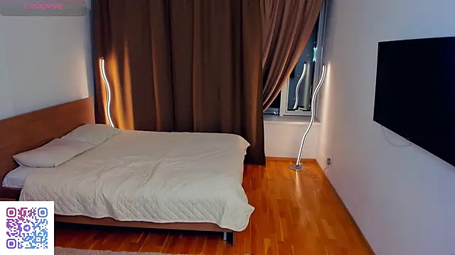 JosieNadile online show from December 16, 2025, 4:33 pm