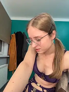 EveLunny online show from February 3, 2026, 11:10 pm