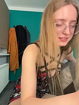 EveLunny online show from January 17, 2026, 2:04 am