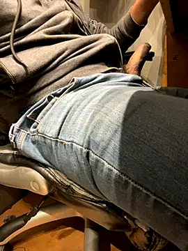 Snapshot of Alex281225 chatting on November 13, 2025, 6:56 pm Alex281225 online show from November 13, 2025, 6:56 pm