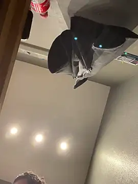 Snapshot of Alex281225 chatting on November 10, 2025, 10:37 pm Alex281225 online show from November 10, 2025, 10:37 pm