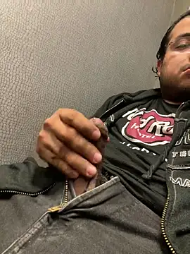 Snapshot of Alex281225 chatting on November 5, 2025, 7:39 pm Alex281225 online show from November 5, 2025, 7:39 pm