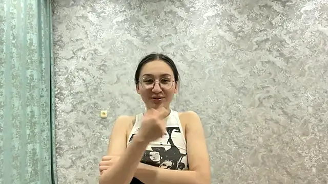 Snapshot of SofiYong chatting on November 18, 2025, 4:32 pm SofiYong online show from November 18, 2025, 4:32 pm