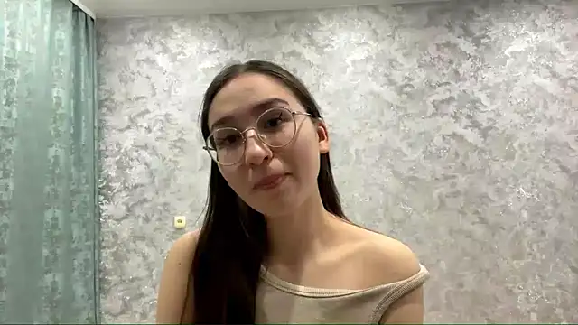 Snapshot of SofiYong chatting on November 15, 2025, 6:01 pm SofiYong online show from November 15, 2025, 6:01 pm