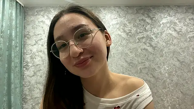 Snapshot of SofiYong chatting on November 17, 2025, 1:15 pm SofiYong online show from November 17, 2025, 1:15 pm