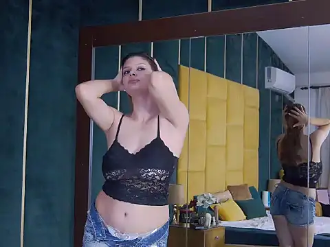 Snapshot of DiamondAlena chatting on November 10, 2025, 7:35 am DiamondAlena online show from November 10, 2025, 7:35 am